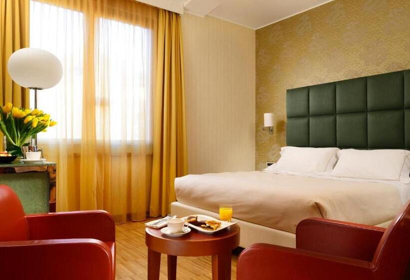 اتاق استاندارد سه نفره, Enterprise Hotel Design & Boutique