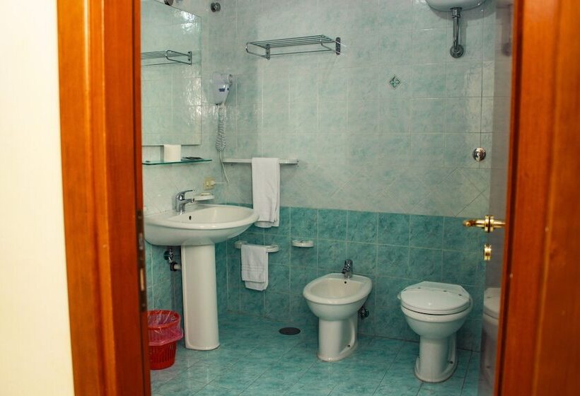 Camera Quadrupla Standard, Garden Napoli