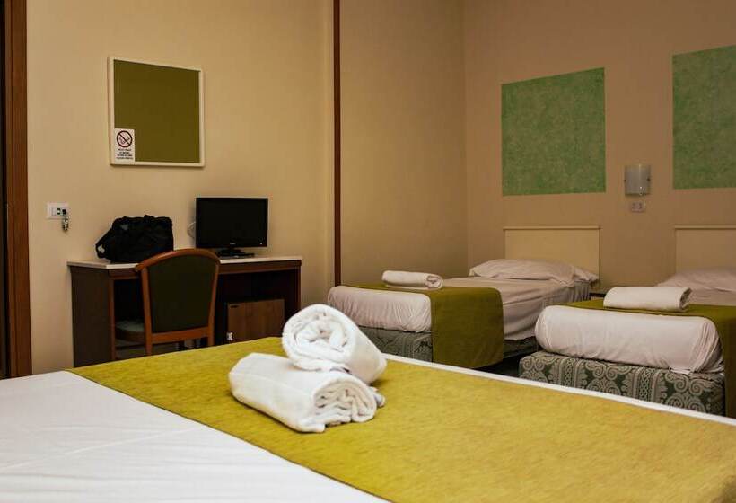 Camera Quadrupla Standard, Garden Napoli