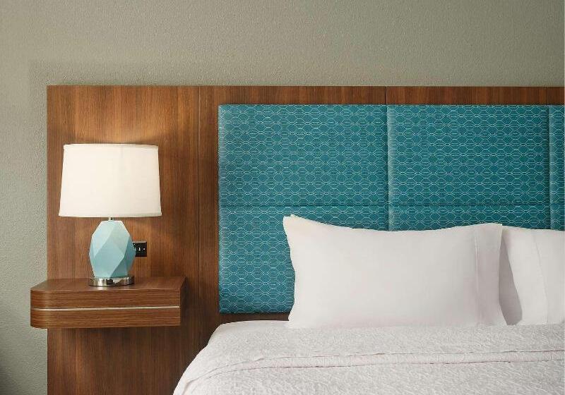 חדר סטנדרט עם מיטת קינג, Hampton Inn Covington