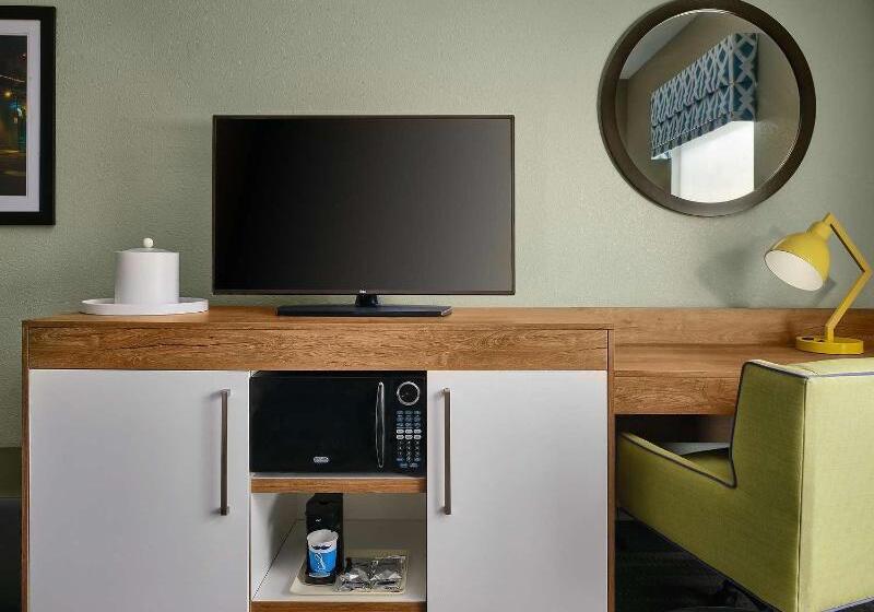 חדר סטנדרט עם מיטת קינג, Hampton Inn Covington