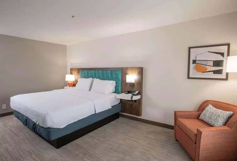 キングサイズベッドのスタンダードルーム, Hampton Inn Dry Ridge