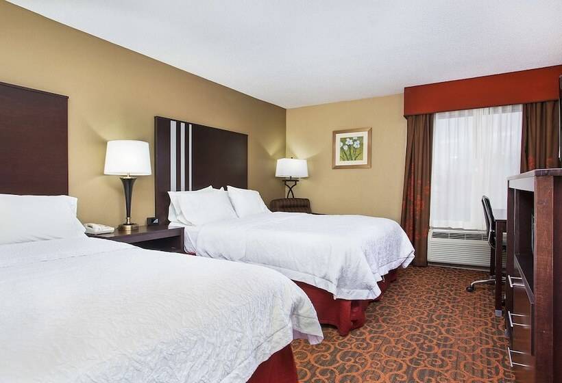 غرفه قياسيه سريرين مزدوجين, Hampton Inn Dry Ridge