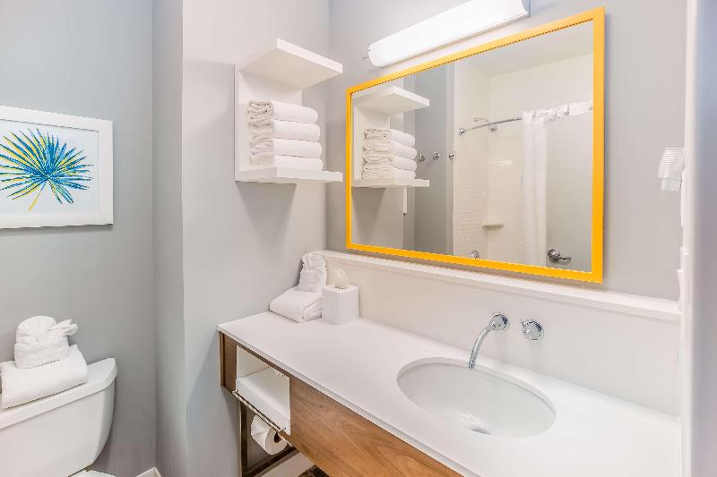 스탠다드 룸 풀장 전망, Hampton Inn Pensacola Beach