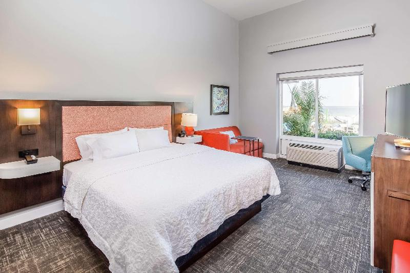 带大床的标准间, Hampton Inn Pensacola Beach