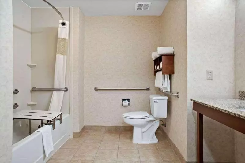 身障者適用キングサイズベッドルーム, Comfort Inn & Suites Rapid City Near Mt Rushmore