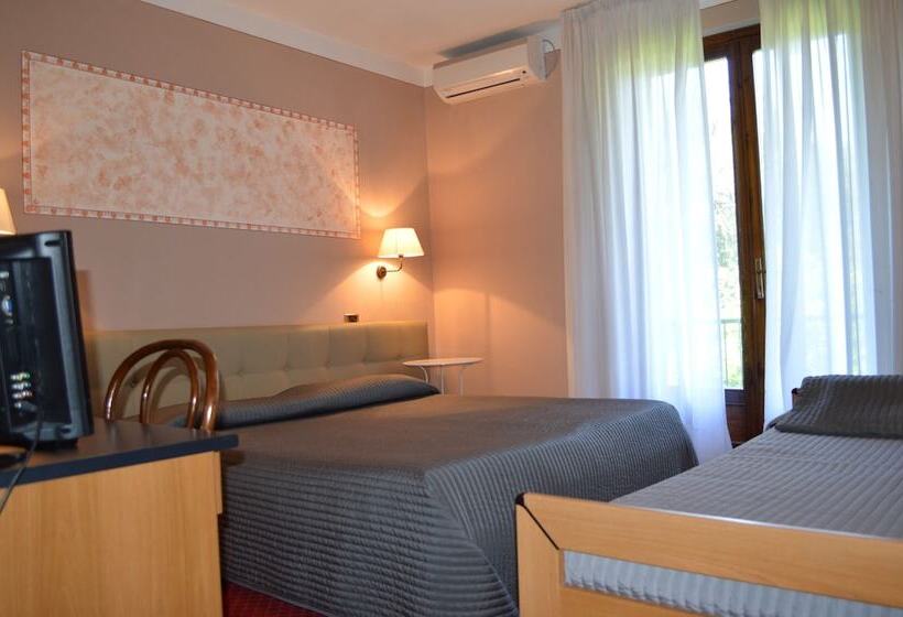 Номер Стандарт Трехместный, Monti