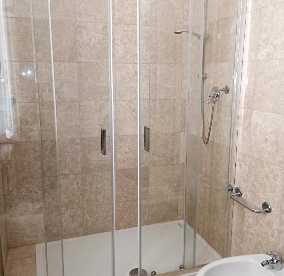 غرفة قياسية رباعية, Morandi