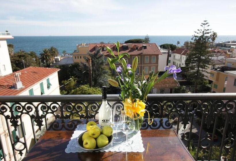 غرفة قياسية مطلّة علي البحر, Morandi