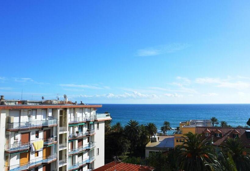 غرفة قياسية مطلّة علي البحر, Morandi