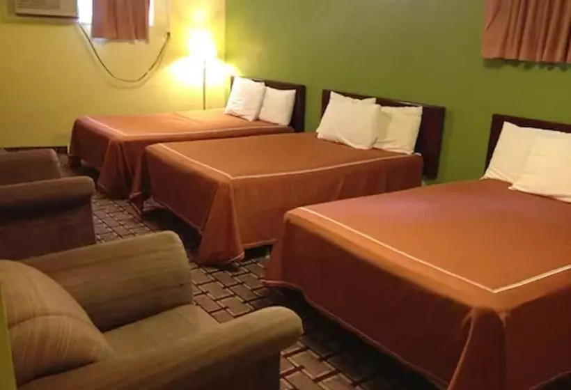ファミリールーム, Red Carpet Inn Niagara Falls