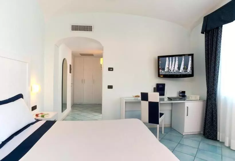 コンフォートトリプルルーム, Villa Durrueli Resort & Spa