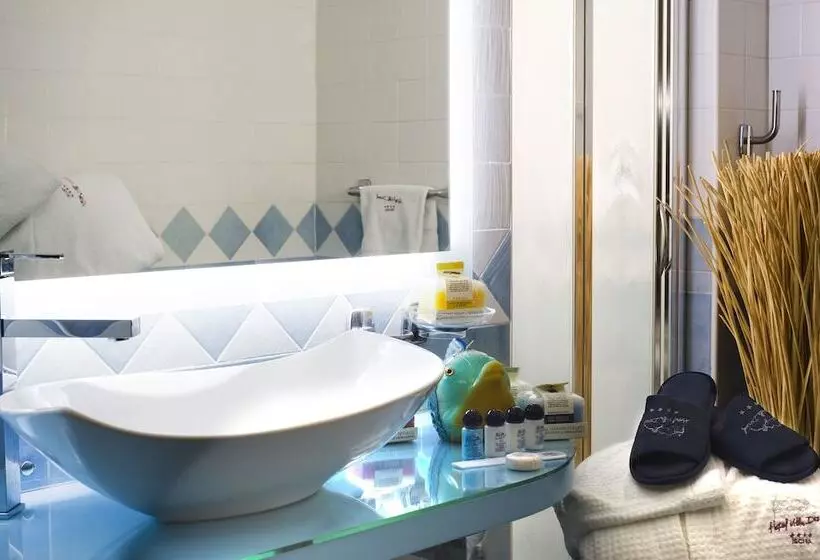 コンフォートトリプルルーム, Villa Durrueli Resort & Spa