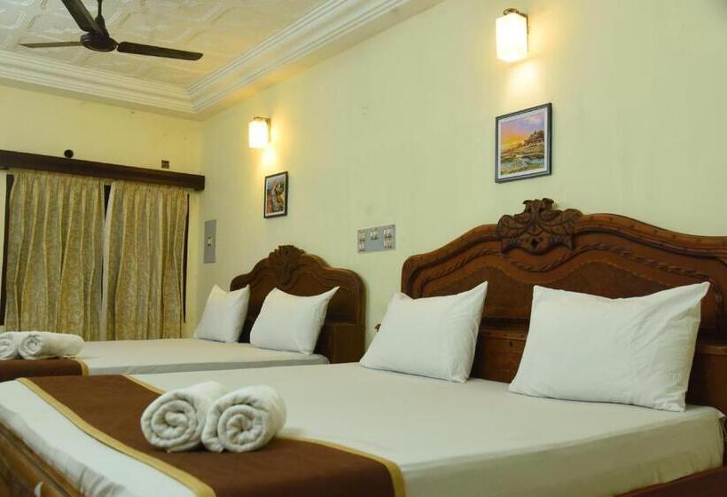 חדר משפחתי, Raja Palace