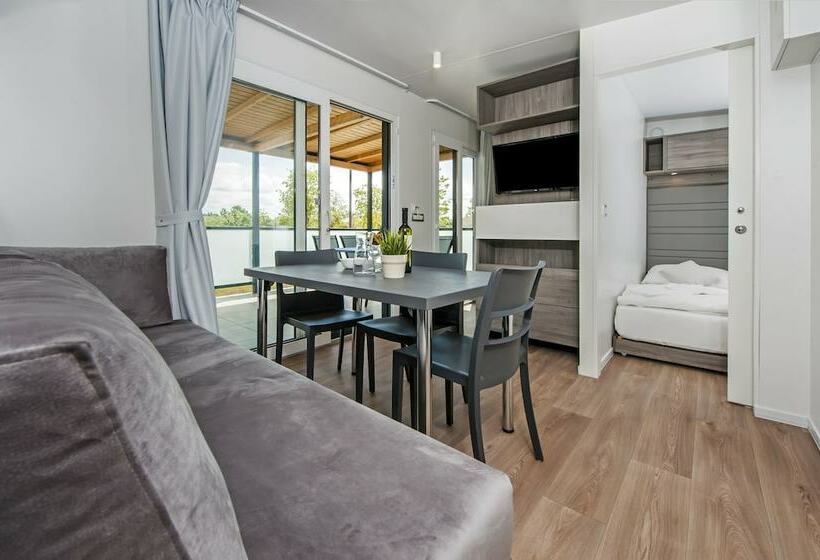 منزل غرفتين نوم, Mediteran Kamp Mobile Homes In Naturist Camping Solaris