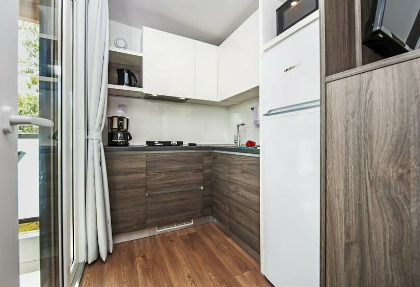 منزل غرفتين نوم, Mediteran Kamp Mobile Homes In Naturist Camping Solaris