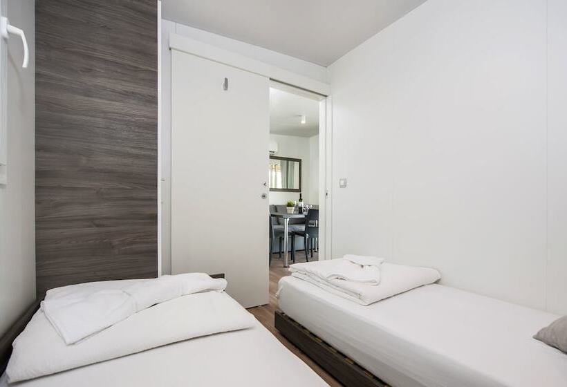 منزل غرفتين نوم, Mediteran Kamp Mobile Homes In Naturist Camping Solaris
