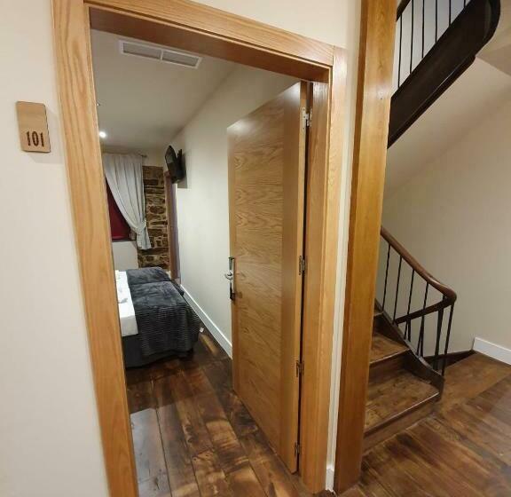 Номер Стандарт, Albergue Casa Cuartel