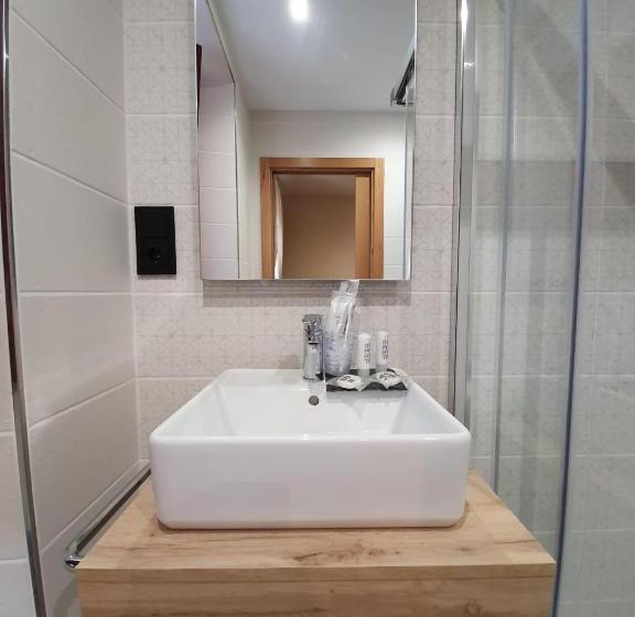 Номер Стандарт, Albergue Casa Cuartel