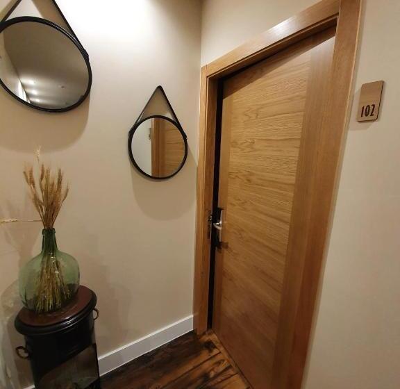 Номер Стандарт, Albergue Casa Cuartel