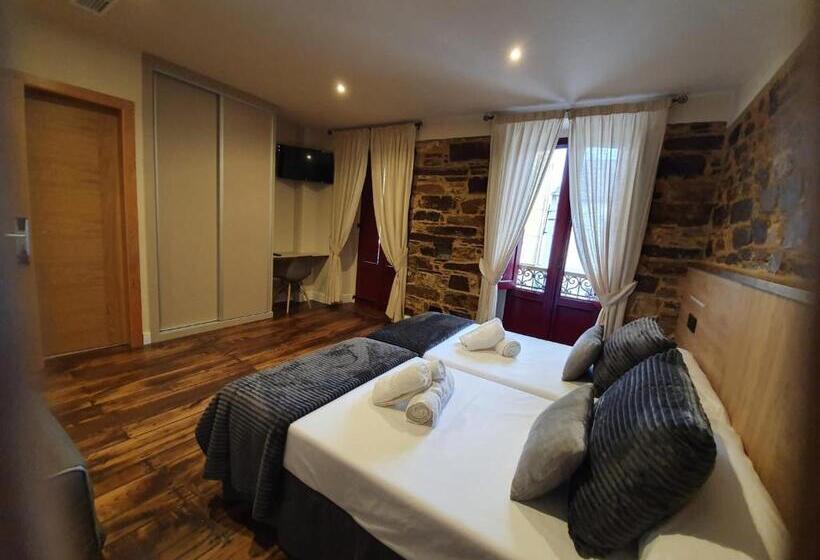 Номер Стандарт, Albergue Casa Cuartel