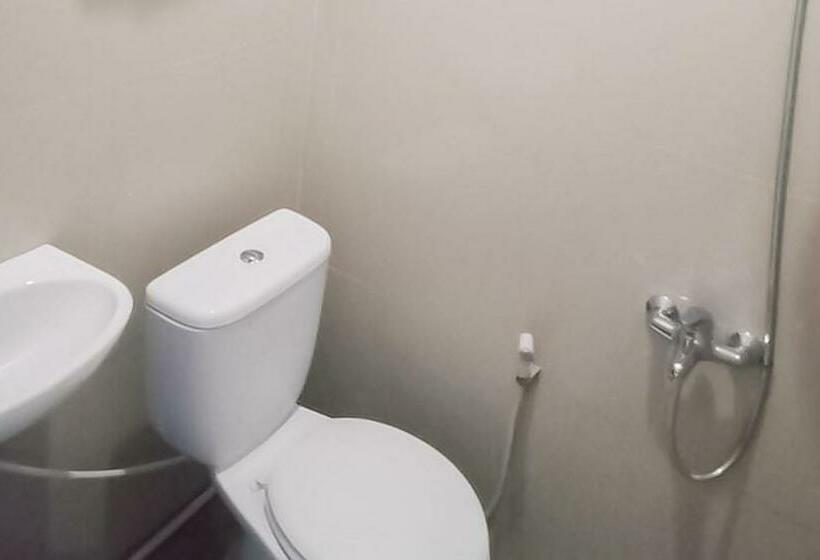 Номер Deluxe, Reddoorz Plus Syariah @ Tuparev Cirebon 3