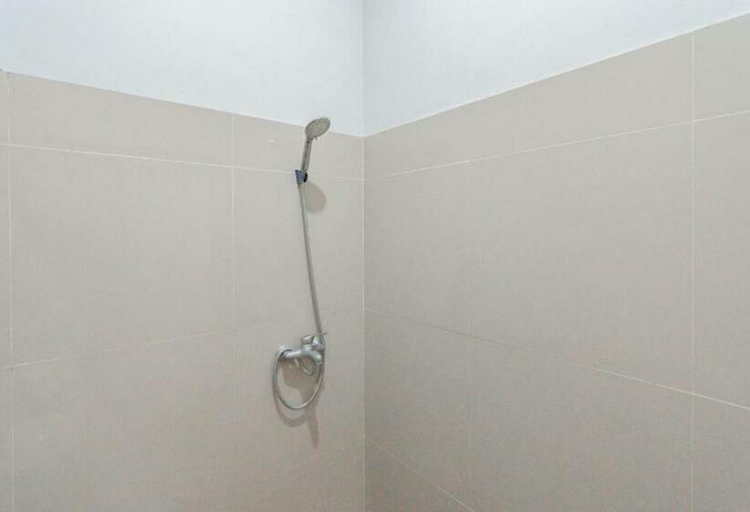 Номер Стандарт, Reddoorz Plus Syariah @ Tuparev Cirebon 3