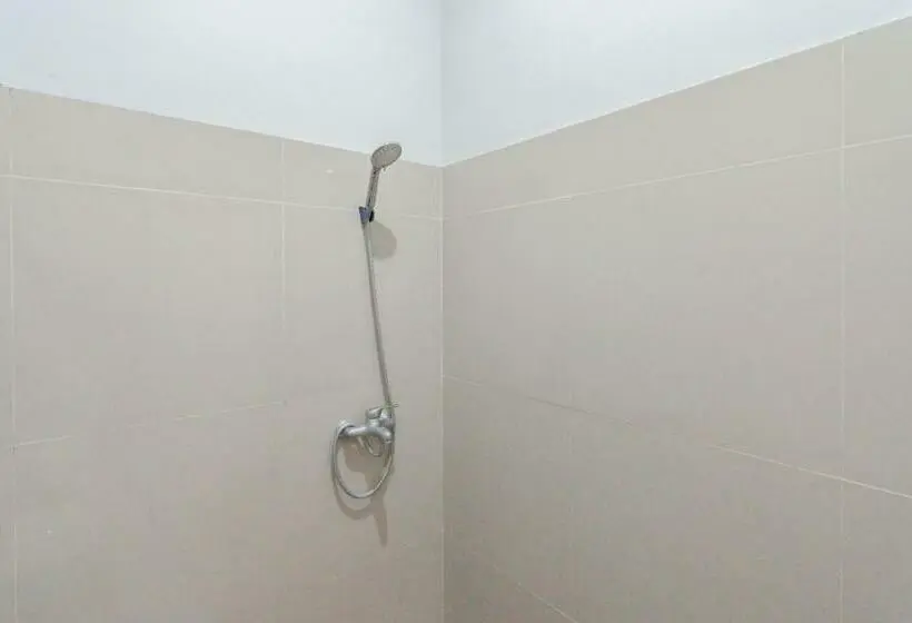 スタンダードルーム, Reddoorz Plus Syariah @ Tuparev Cirebon 3