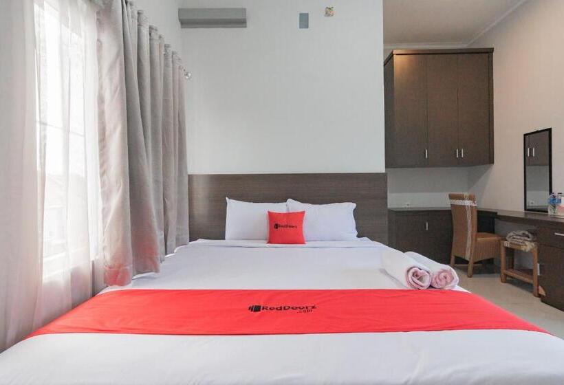 Номер Стандарт, Reddoorz Plus Syariah @ Tuparev Cirebon 3