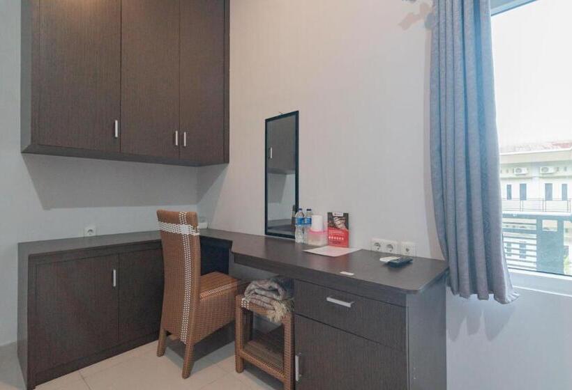 Номер Deluxe, Reddoorz Plus Syariah @ Tuparev Cirebon 3