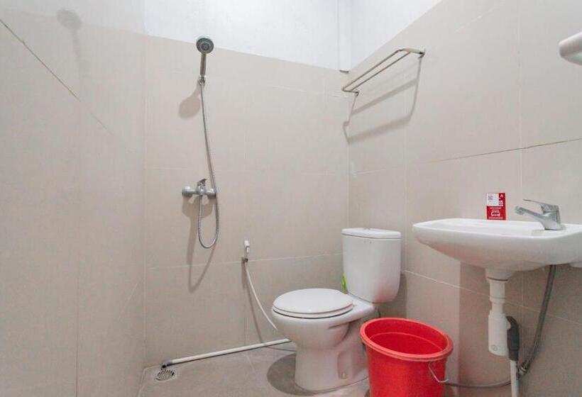 Номер Deluxe, Reddoorz Plus Syariah @ Tuparev Cirebon 3