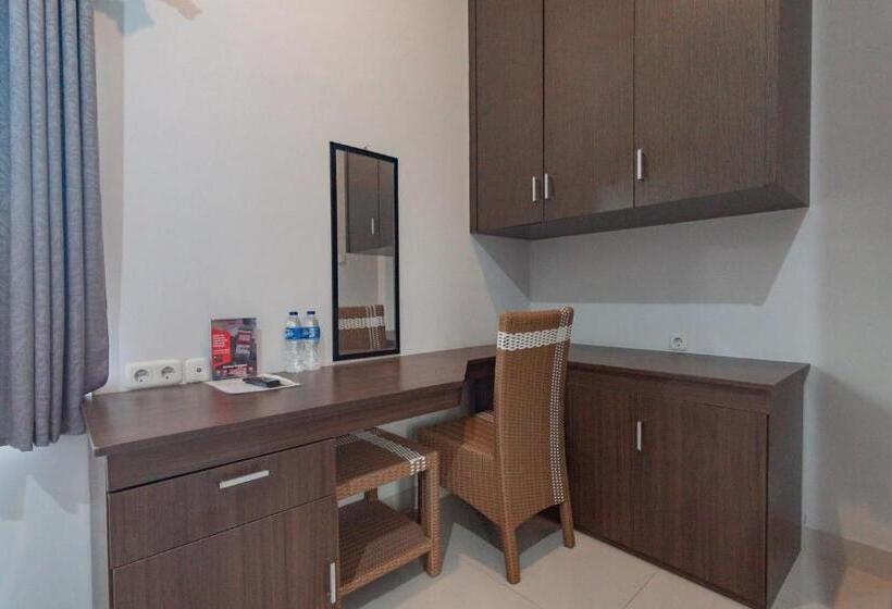 Номер Deluxe, Reddoorz Plus Syariah @ Tuparev Cirebon 3
