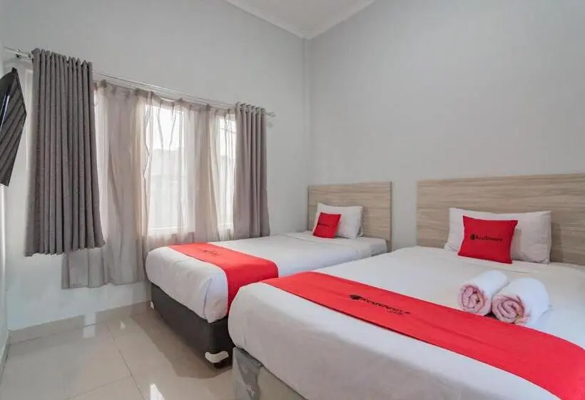 デラックスルーム, Reddoorz Plus Syariah @ Tuparev Cirebon 3
