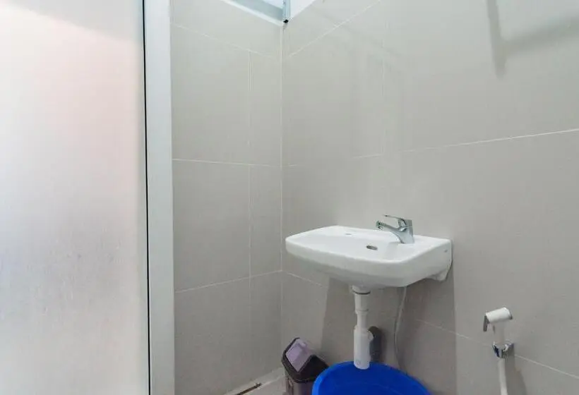 エコノミールーム, Reddoorz Plus Syariah @ Tuparev Cirebon 3
