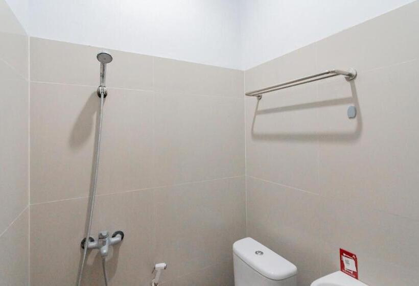 Номер Economy, Reddoorz Plus Syariah @ Tuparev Cirebon 3