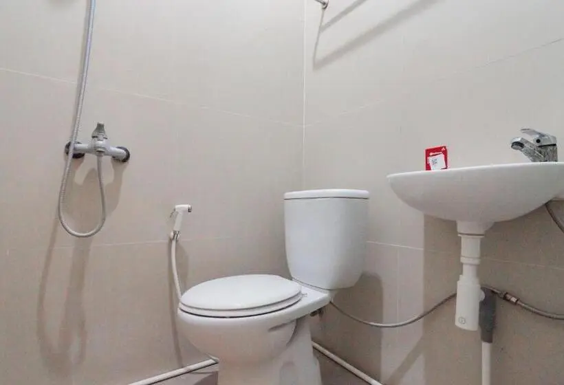 エコノミールーム, Reddoorz Plus Syariah @ Tuparev Cirebon 3