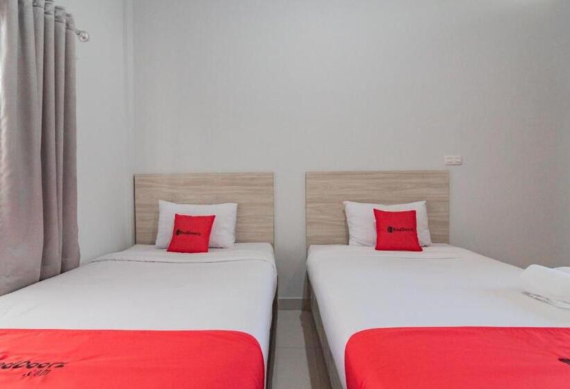 Номер Deluxe, Reddoorz Plus Syariah @ Tuparev Cirebon 3