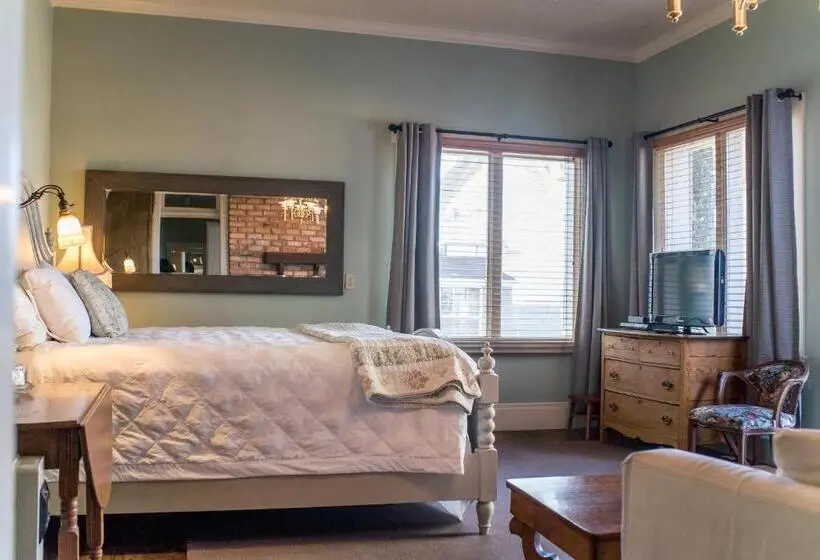 Superior Kolmen Hengen Huone, The Mulberry Inn  An Historic Bed And Breakfast