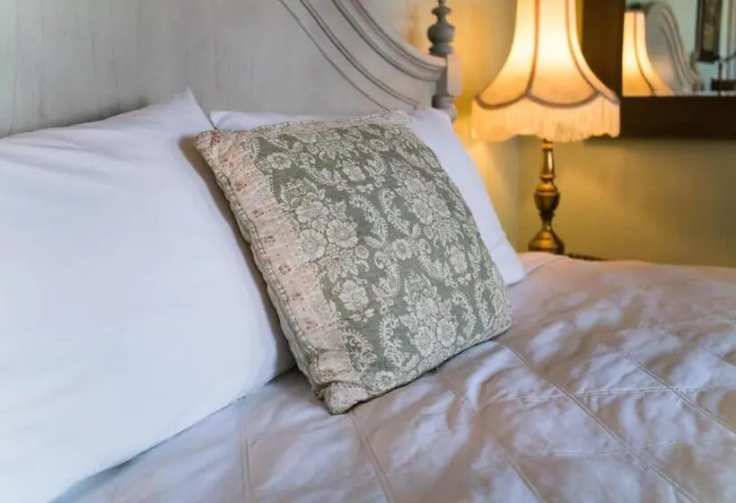Superior Kolmen Hengen Huone, The Mulberry Inn  An Historic Bed And Breakfast