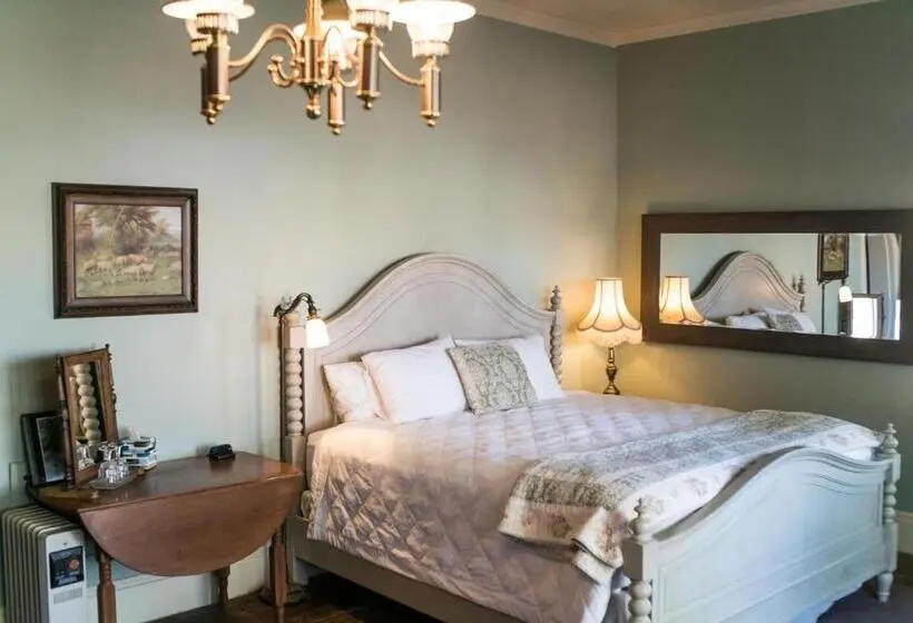 Superior Kolmen Hengen Huone, The Mulberry Inn  An Historic Bed And Breakfast