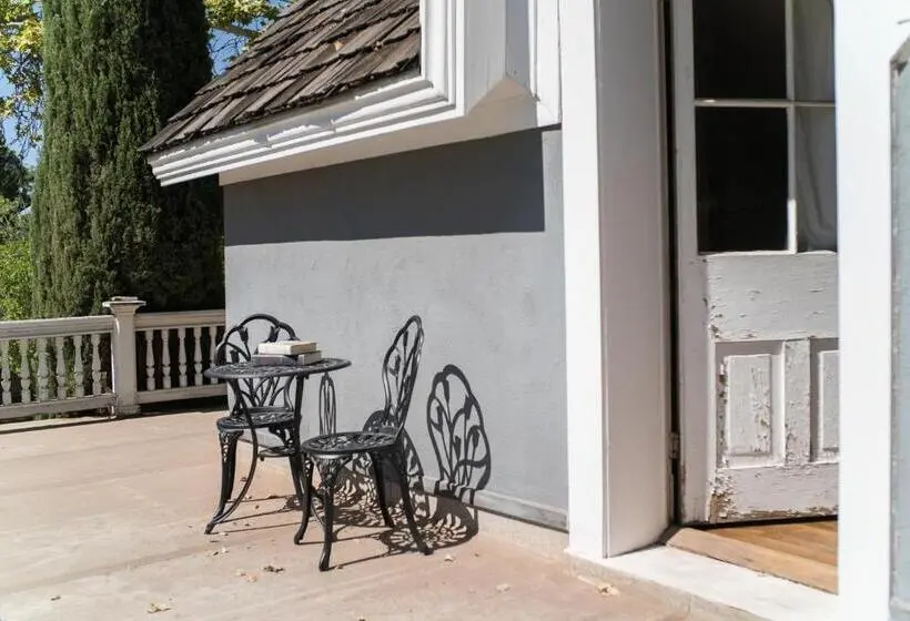 Deluxe-huone Parveke, The Mulberry Inn  An Historic Bed And Breakfast