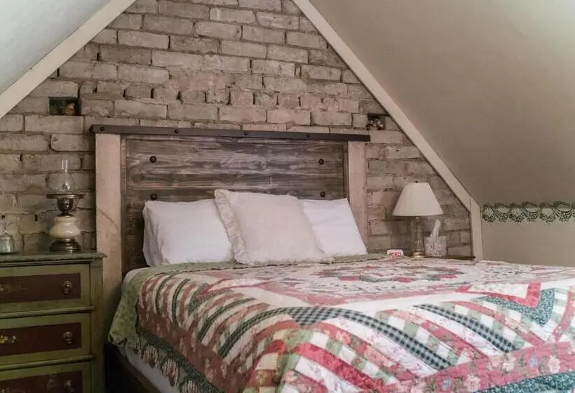 Standard Kolmen Hengen Huone, The Mulberry Inn  An Historic Bed And Breakfast