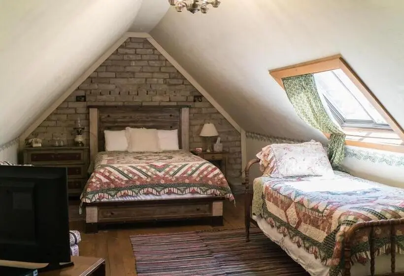 Standard Kolmen Hengen Huone, The Mulberry Inn  An Historic Bed And Breakfast