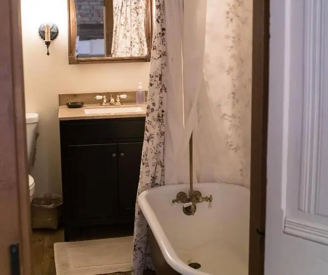 Standard Kolmen Hengen Huone, The Mulberry Inn  An Historic Bed And Breakfast