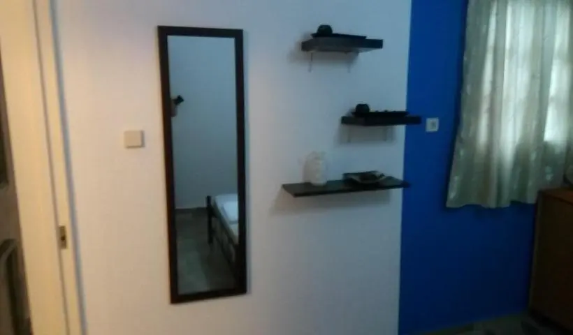 2ベッドルームアパートメント, John Galouzis Studios