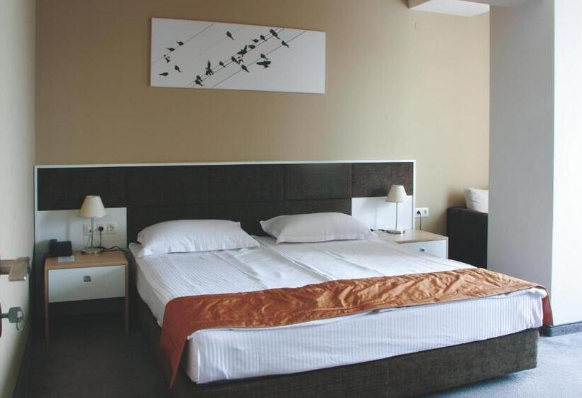 جناح مزوَّد بشرفة, Belchin Garden Spa&wellness