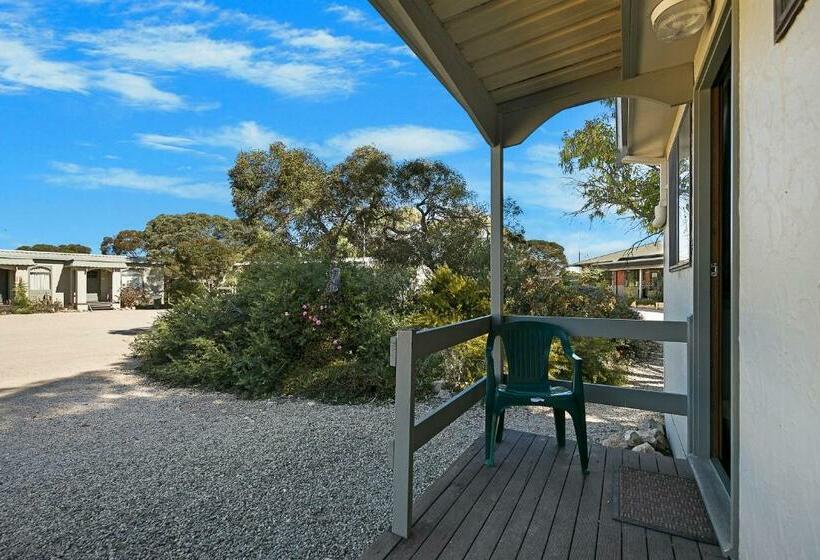 חדר סטנדרט, Border Village Roadhouse