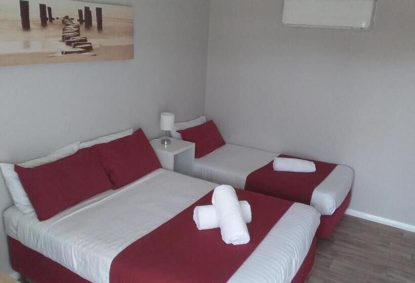 חדר אקזקיוטיב יחיד, Border Village Roadhouse