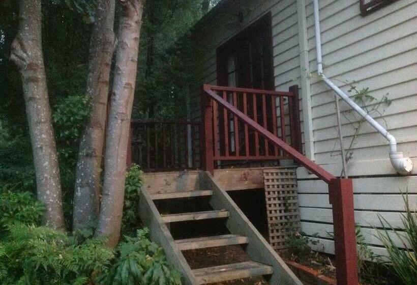 带花园景观的标准工作室, Belgrave Hideaway