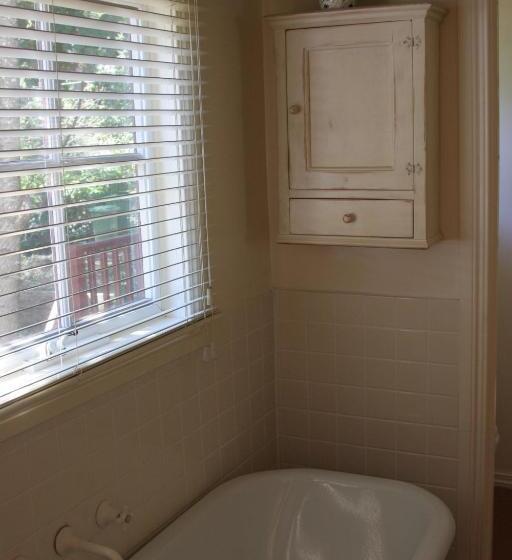 带花园景观的标准工作室, Belgrave Hideaway